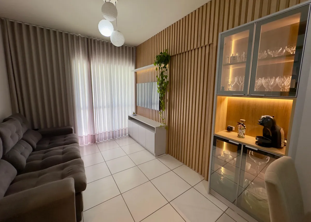 Apartamento semi mobiliado com móveis planejados no bairro Gressler