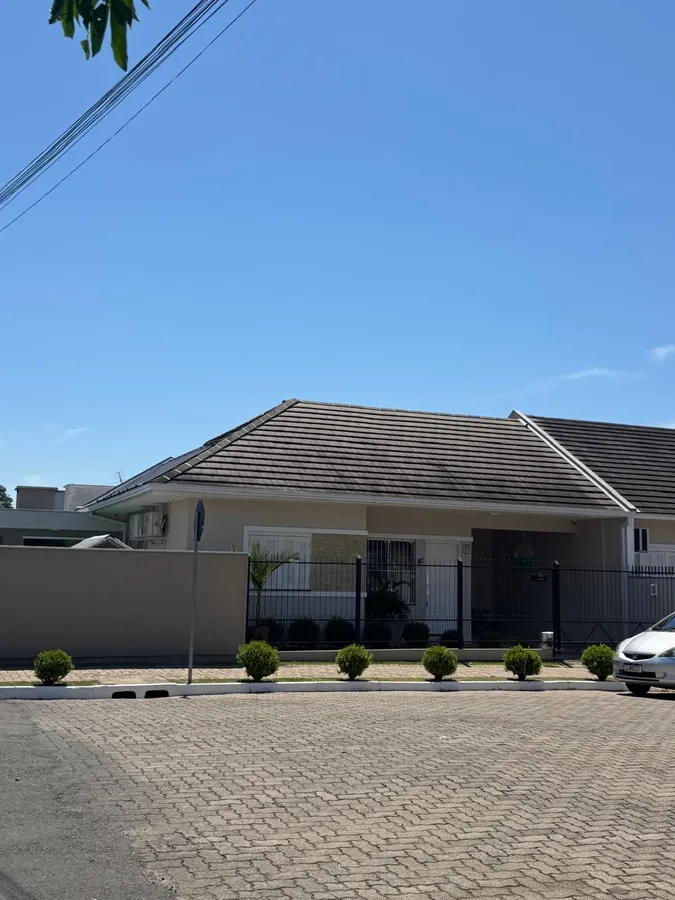 Geminado de esquina 100% mobiliado