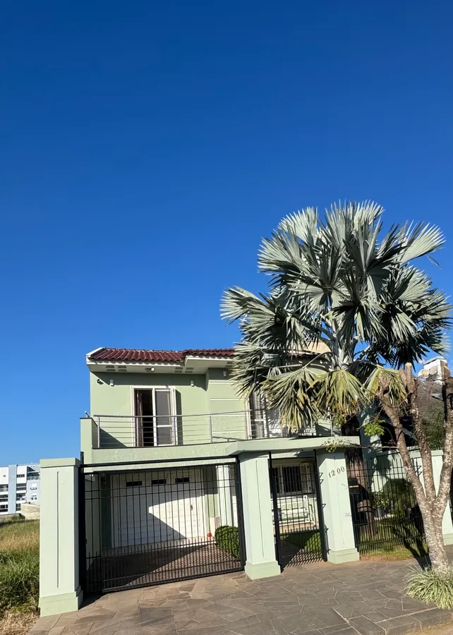 CASA IMPONENTE, COMPLETA E PENSADA EM CADA DETALHE!