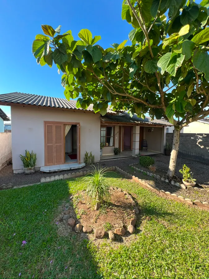 Casa à venda em Coronel Brito: 2 quartos, 2 banheiros, 2 vagas.