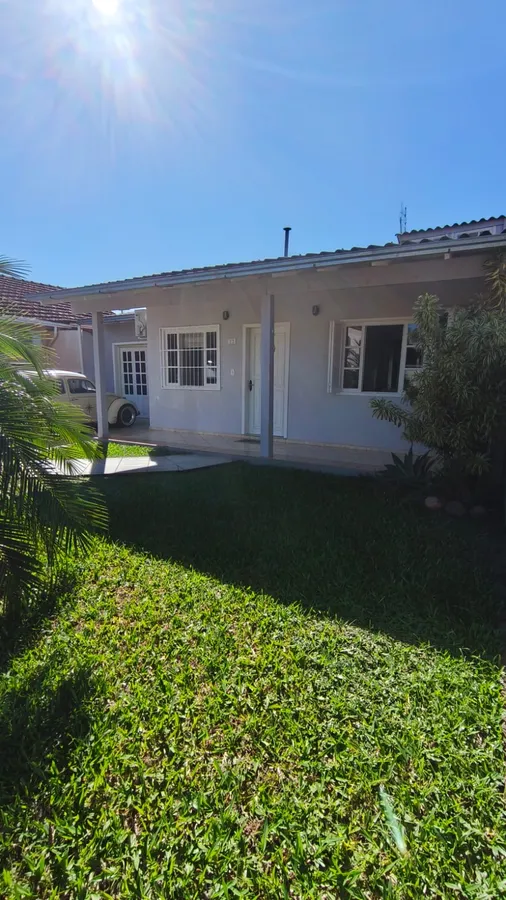 Casa de 119m2 com quiosque e 3 quartos no bairro aviação
